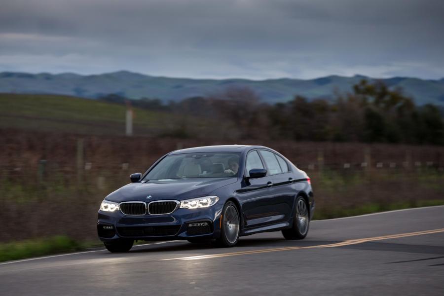  BMW 540i Sedan M Sport 2017 года  (NA) (фото 11 из 23)